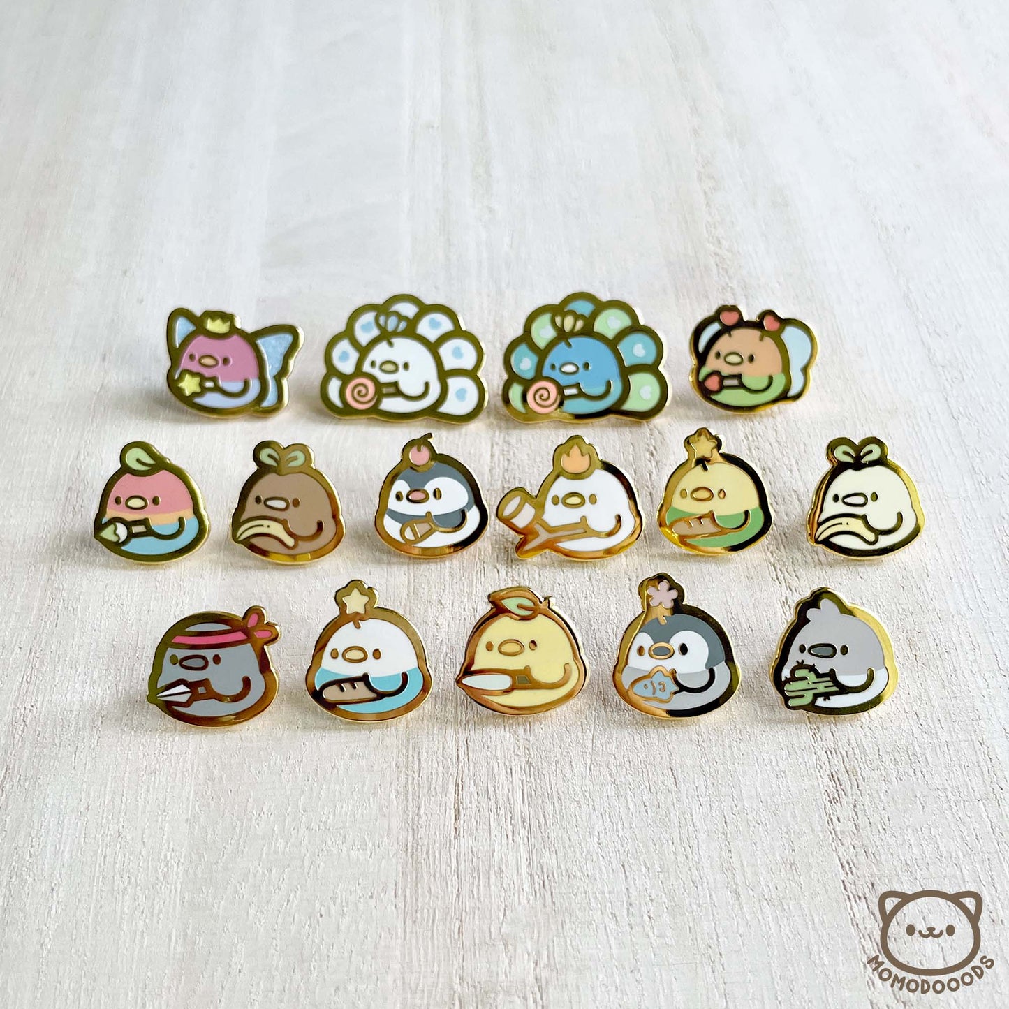 Mini Pin: Baby Birbs Holding Things